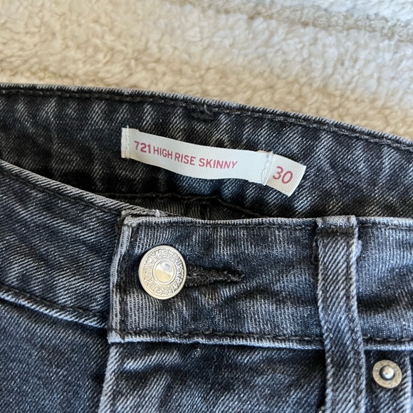 BDG RIPPED JEANS - Picture 2 of 3